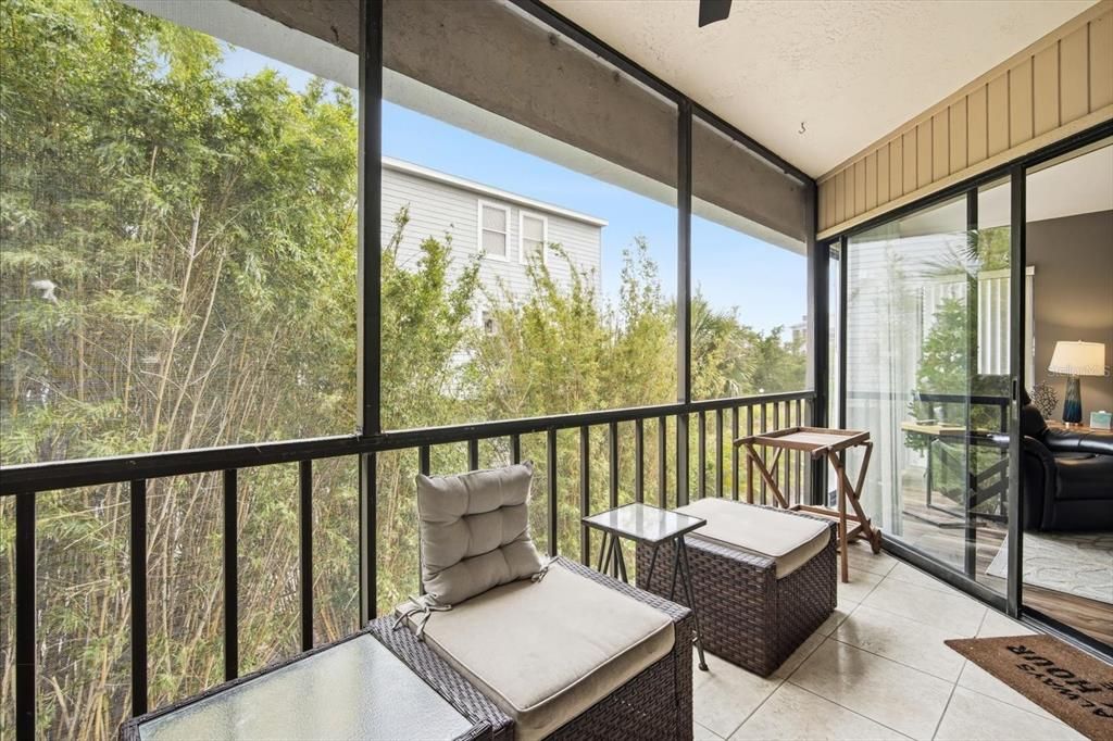 For Sale: $468,000 (2 beds, 2 baths, 1121 Square Feet)