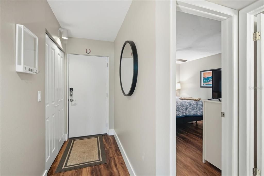 For Sale: $468,000 (2 beds, 2 baths, 1121 Square Feet)