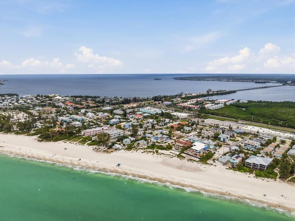 For Sale: $468,000 (2 beds, 2 baths, 1121 Square Feet)