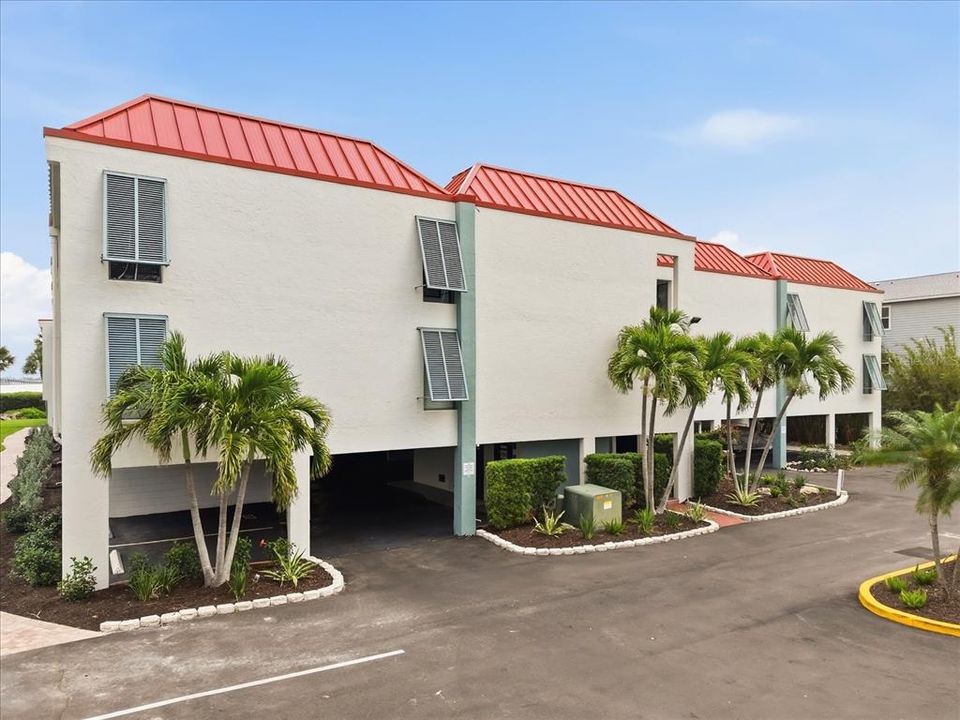 For Sale: $468,000 (2 beds, 2 baths, 1121 Square Feet)