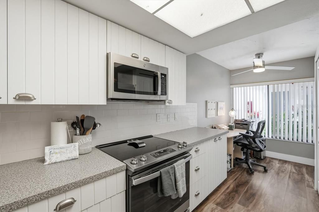 For Sale: $468,000 (2 beds, 2 baths, 1121 Square Feet)