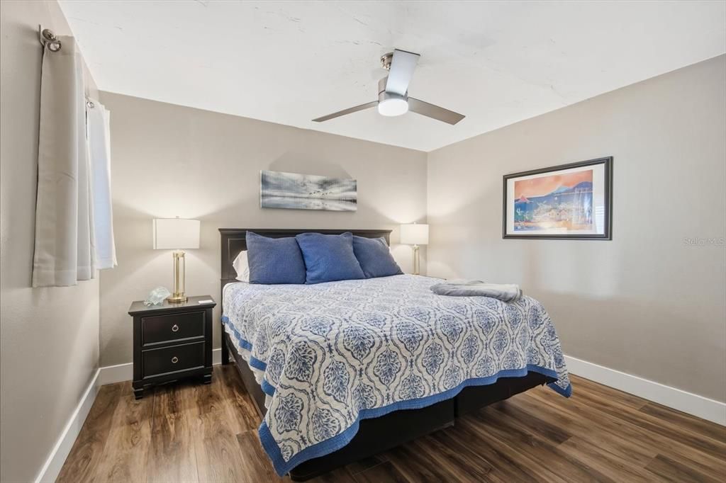 For Sale: $468,000 (2 beds, 2 baths, 1121 Square Feet)