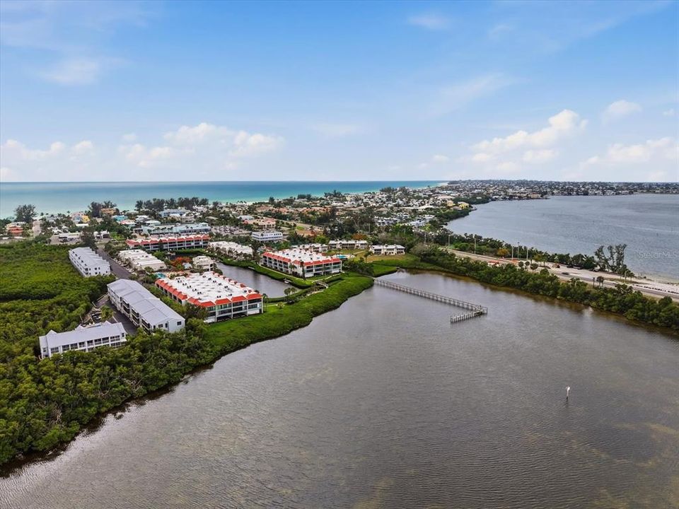 For Sale: $468,000 (2 beds, 2 baths, 1121 Square Feet)