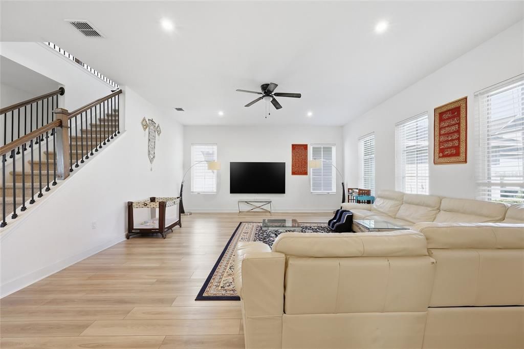 For Sale: $1,450,000 (6 beds, 4 baths, 3816 Square Feet)