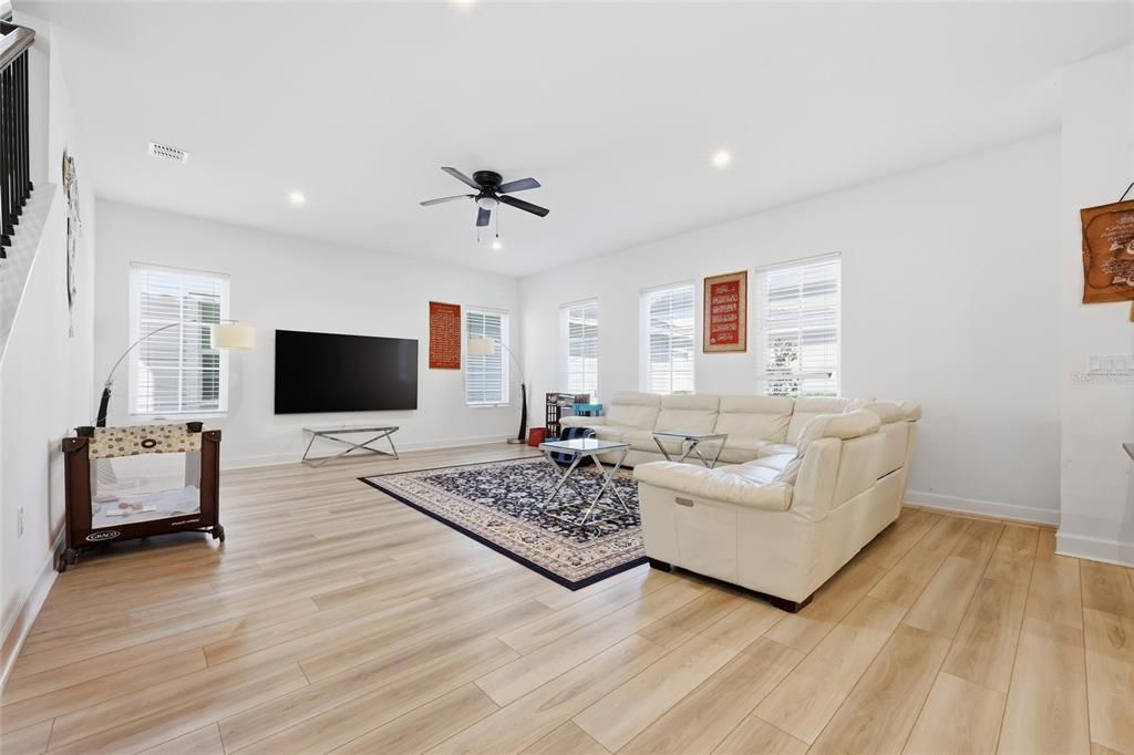 For Sale: $1,450,000 (6 beds, 4 baths, 3816 Square Feet)
