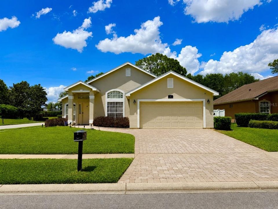Recently Rented: $3,199 (3 beds, 2 baths, 1642 Square Feet)