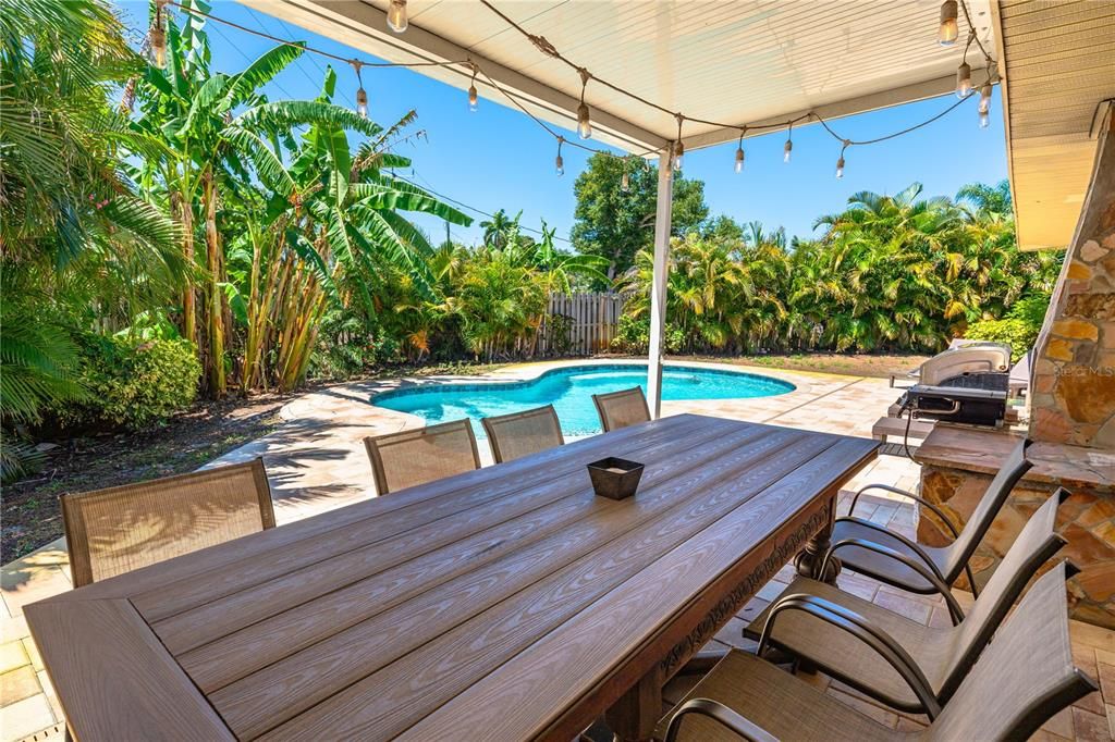 En Venta: $925,000 (4 camas, 2 baños, 3037 Pies cuadrados)