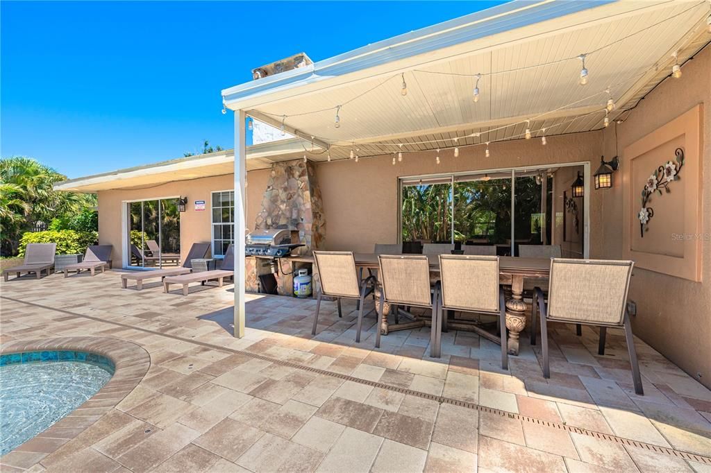En Venta: $925,000 (4 camas, 2 baños, 3037 Pies cuadrados)
