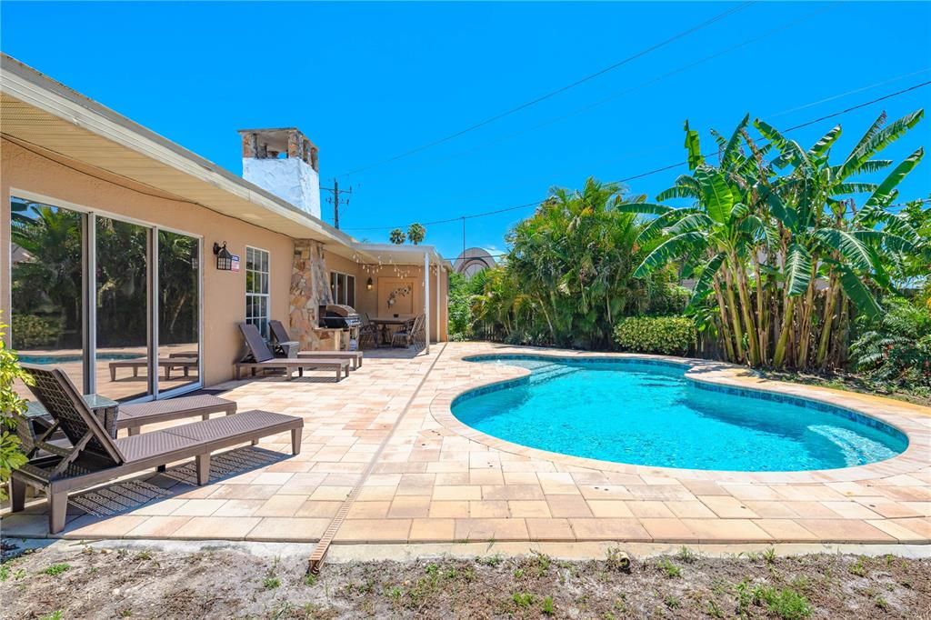 En Venta: $925,000 (4 camas, 2 baños, 3037 Pies cuadrados)