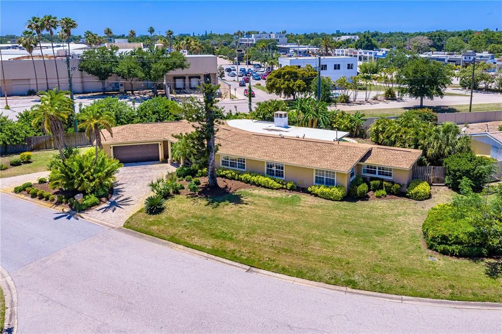 En Venta: $925,000 (4 camas, 2 baños, 3037 Pies cuadrados)