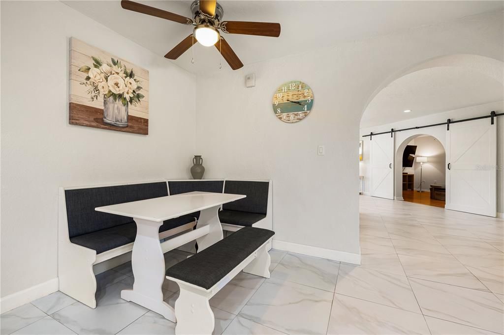 En Venta: $925,000 (4 camas, 2 baños, 3037 Pies cuadrados)