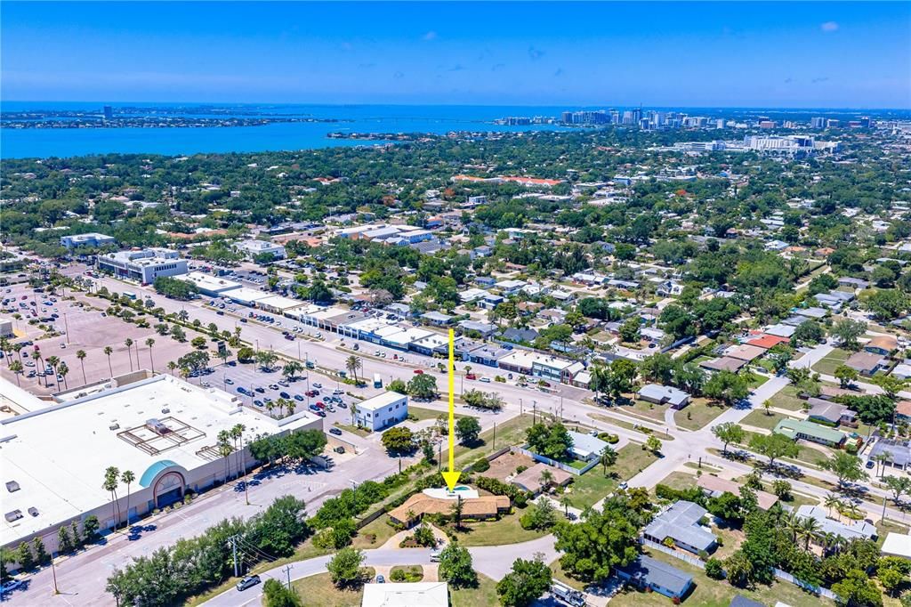 En Venta: $925,000 (4 camas, 2 baños, 3037 Pies cuadrados)