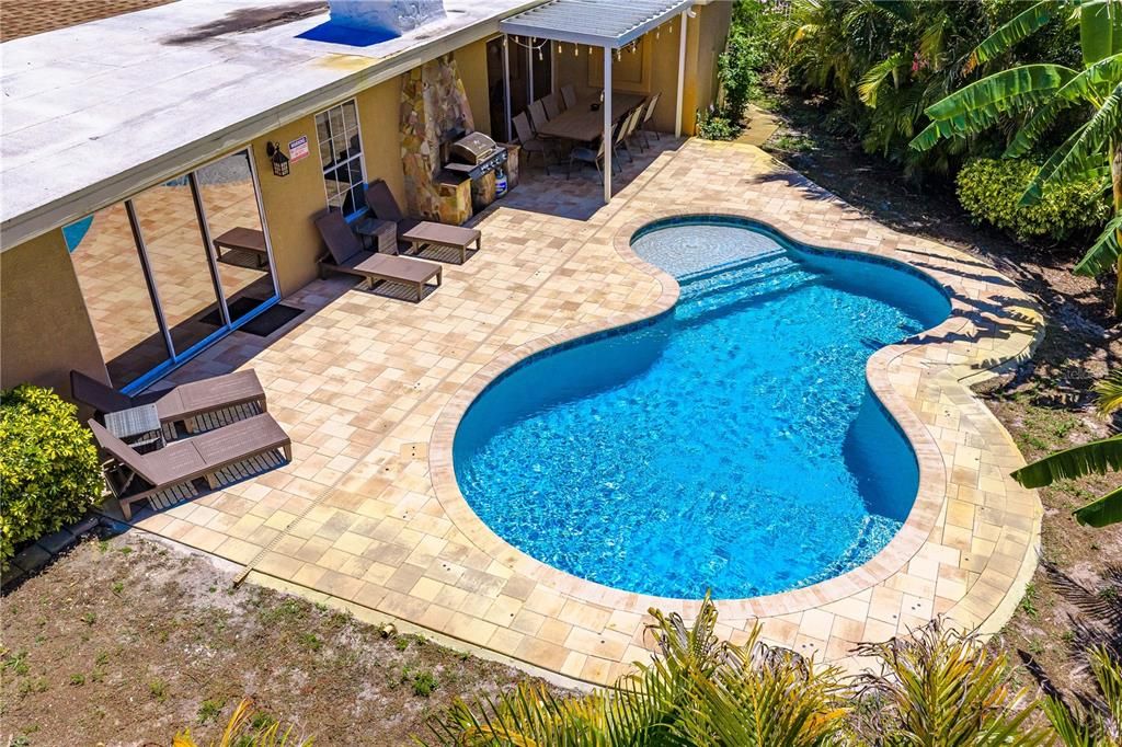 En Venta: $925,000 (4 camas, 2 baños, 3037 Pies cuadrados)