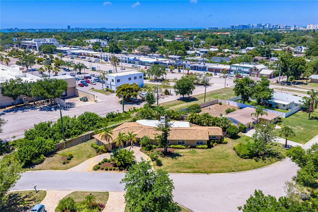 En Venta: $925,000 (4 camas, 2 baños, 3037 Pies cuadrados)
