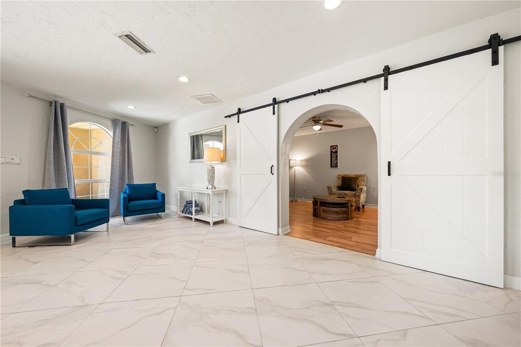 En Venta: $925,000 (4 camas, 2 baños, 3037 Pies cuadrados)