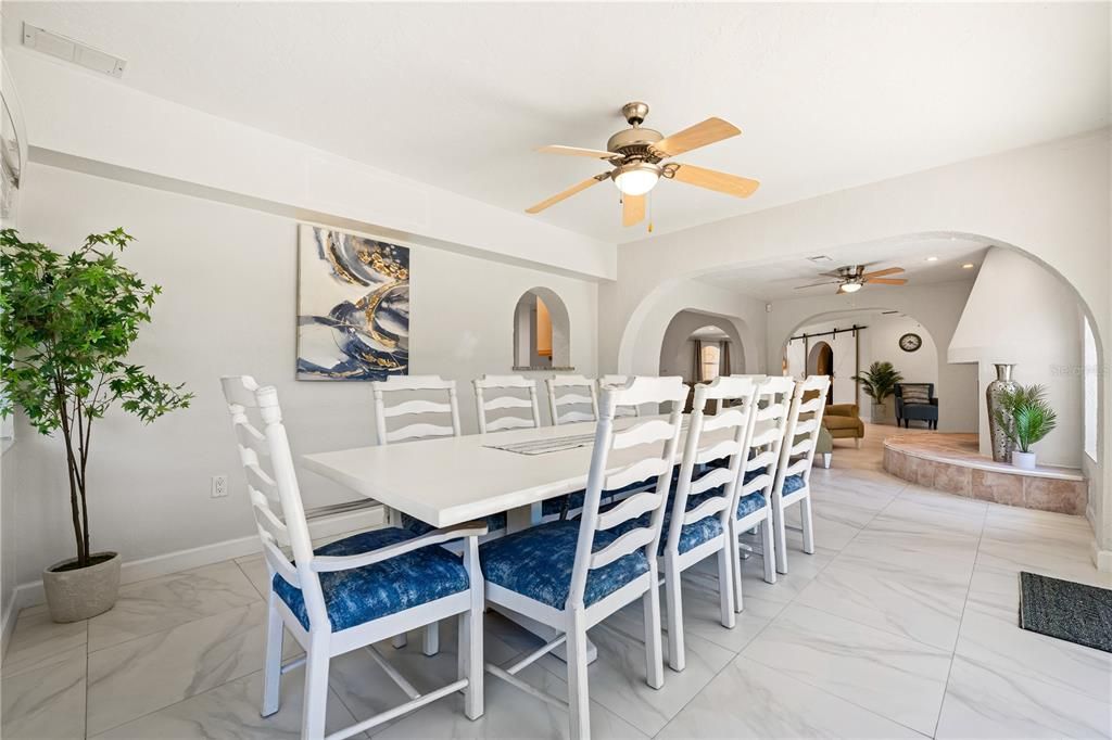 En Venta: $925,000 (4 camas, 2 baños, 3037 Pies cuadrados)