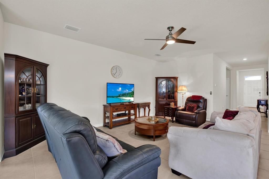 Active With Contract: $375,000 (4 beds, 2 baths, 2046 Square Feet)