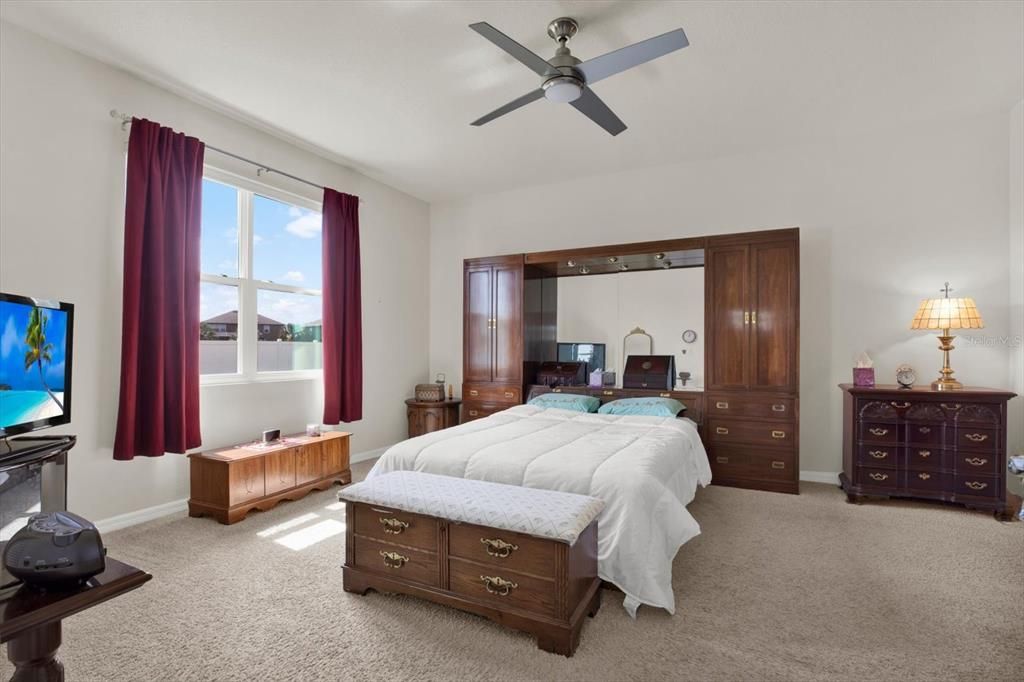Active With Contract: $375,000 (4 beds, 2 baths, 2046 Square Feet)