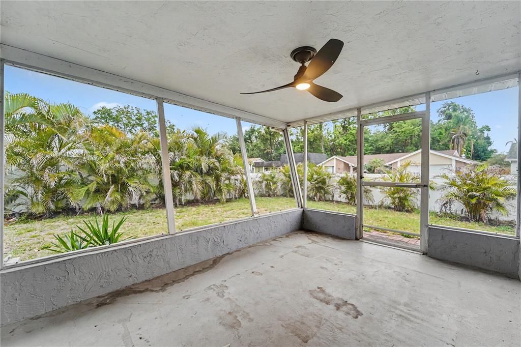 For Rent: $1,900 (2 beds, 1 baths, 1052 Square Feet)