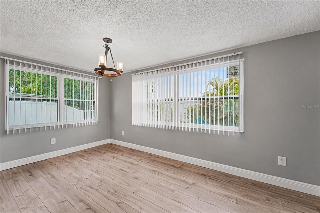 For Rent: $1,900 (2 beds, 1 baths, 1052 Square Feet)