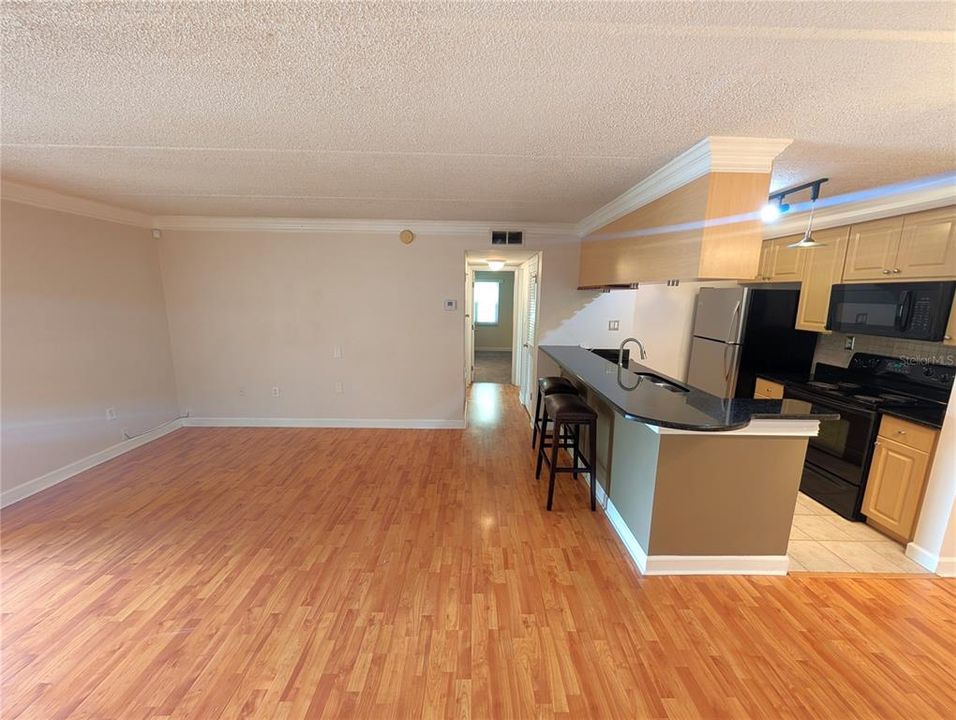 В аренду: $1,645 (2 спален, 1 ванн, 864 Квадратных фут)