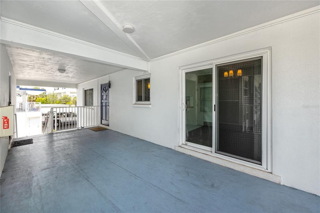 For Rent: $1,800 (2 beds, 1 baths, 845 Square Feet)