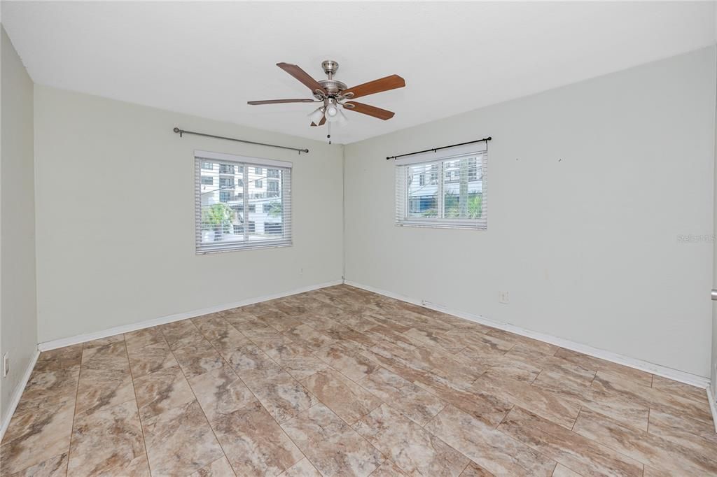 For Rent: $1,800 (2 beds, 1 baths, 845 Square Feet)
