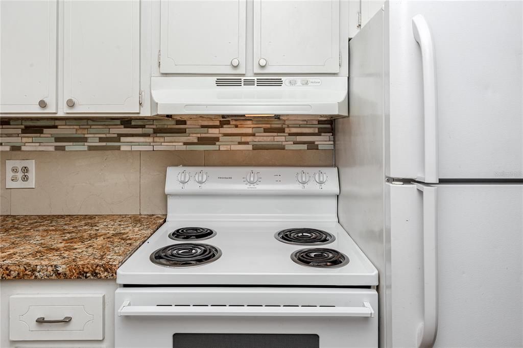 For Rent: $1,800 (2 beds, 1 baths, 845 Square Feet)