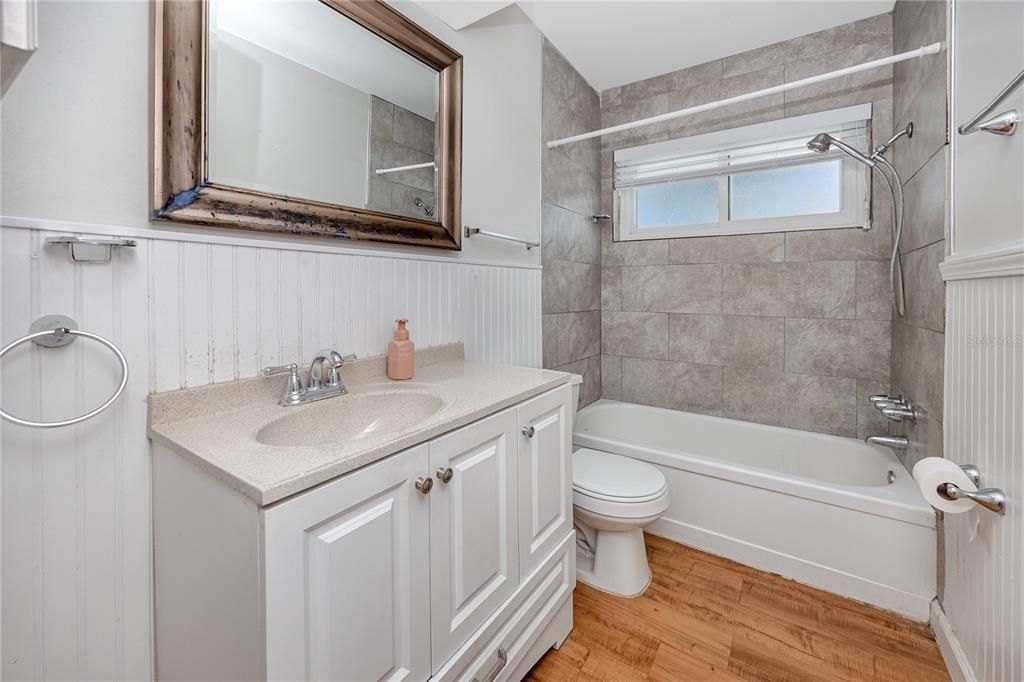 For Rent: $1,800 (2 beds, 1 baths, 845 Square Feet)
