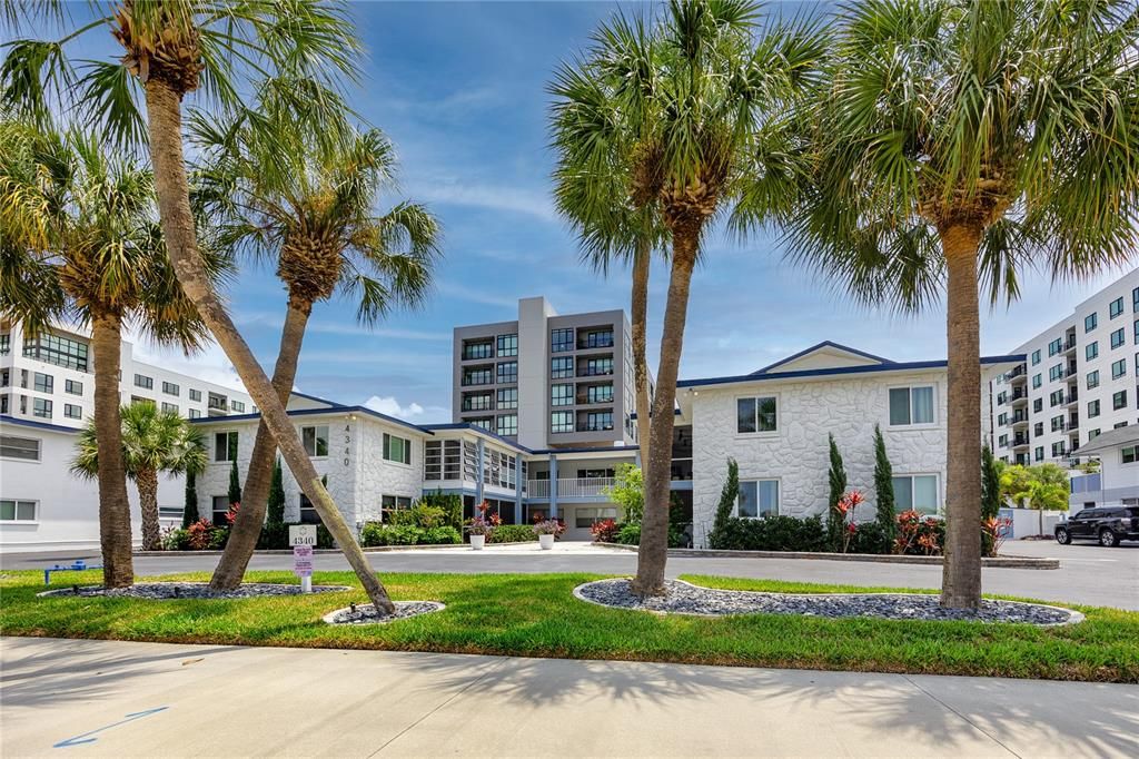 For Rent: $1,800 (2 beds, 1 baths, 845 Square Feet)