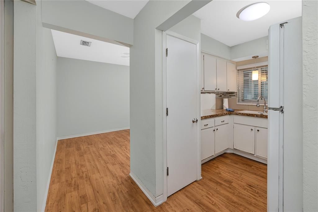 For Rent: $1,800 (2 beds, 1 baths, 845 Square Feet)
