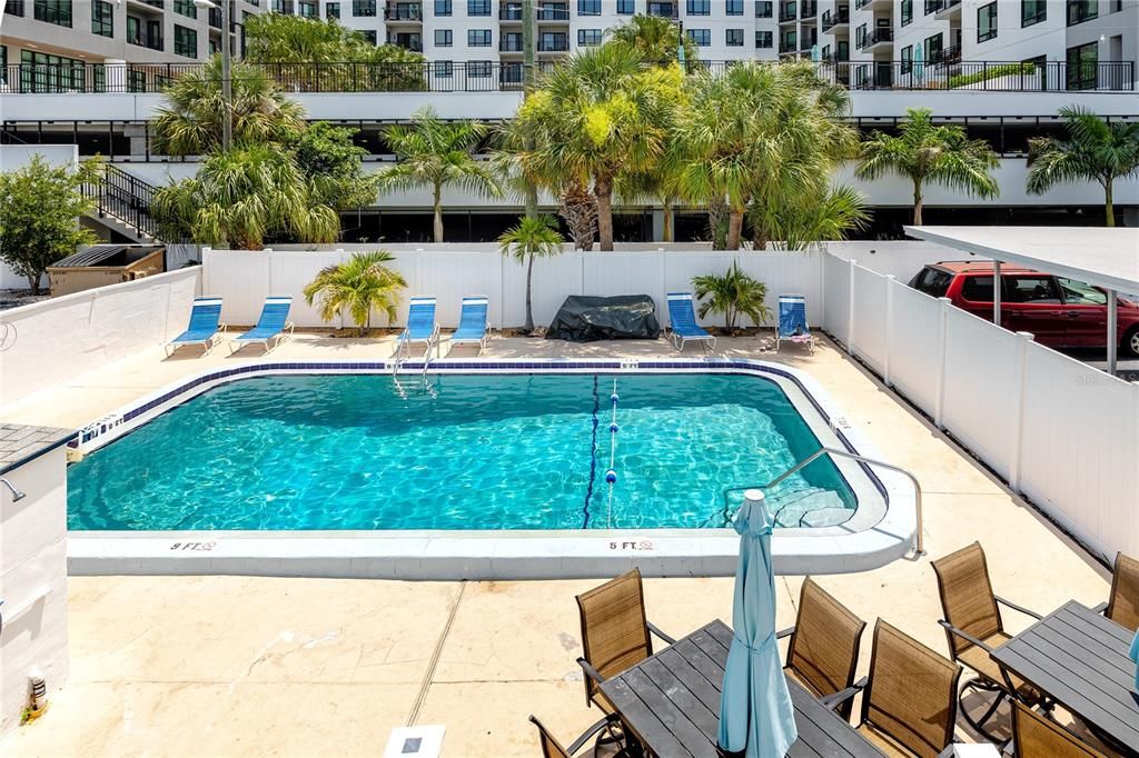 For Rent: $1,800 (2 beds, 1 baths, 845 Square Feet)