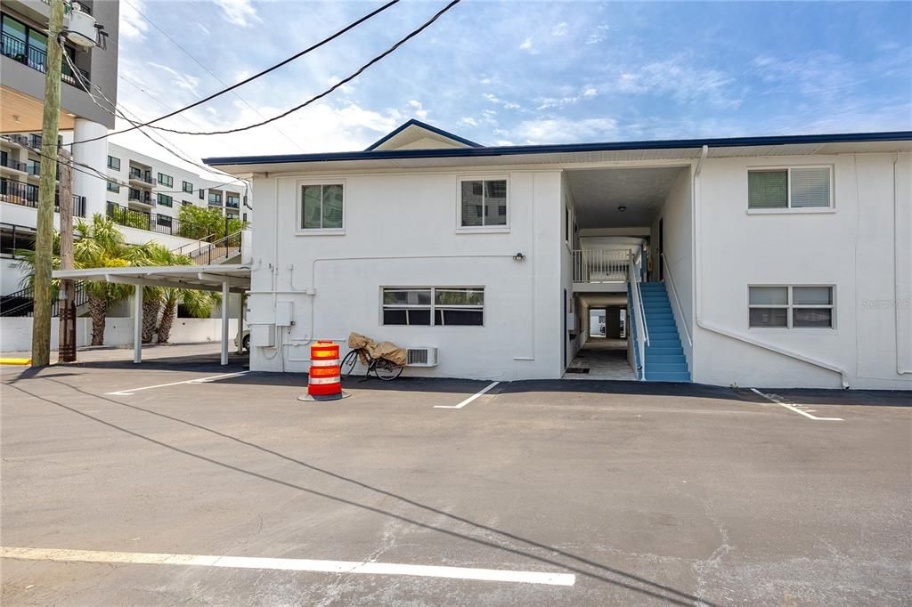 For Rent: $1,800 (2 beds, 1 baths, 845 Square Feet)