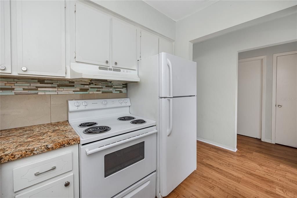 For Rent: $1,800 (2 beds, 1 baths, 845 Square Feet)