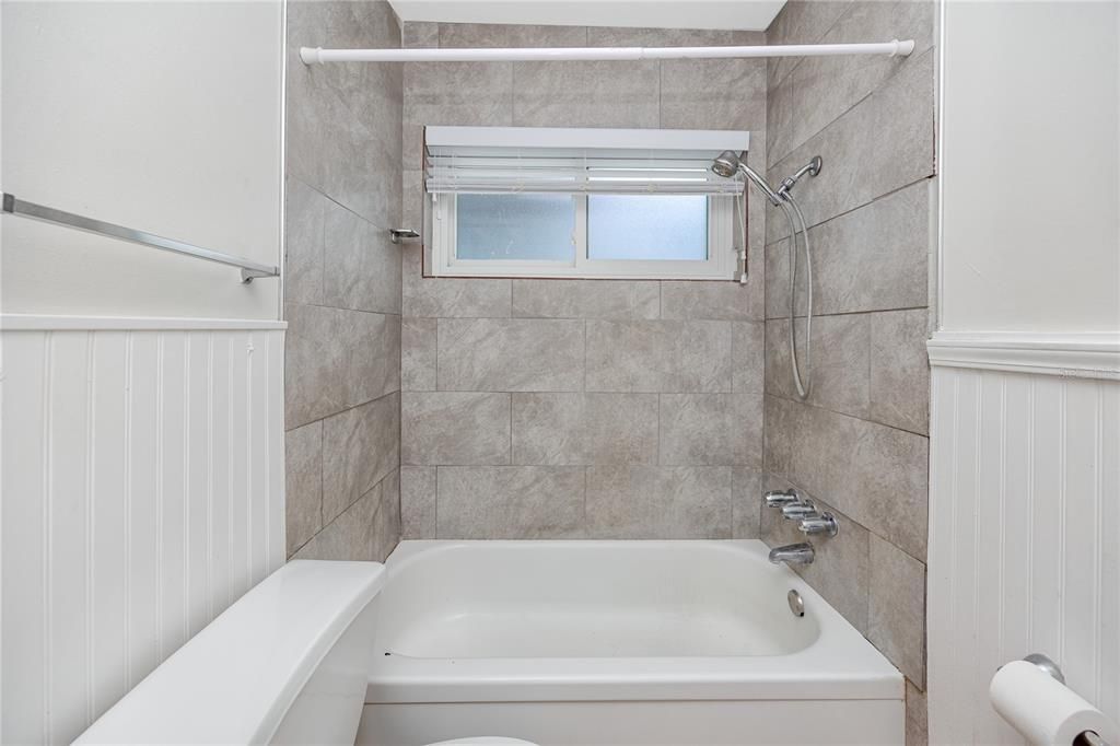 For Rent: $1,800 (2 beds, 1 baths, 845 Square Feet)