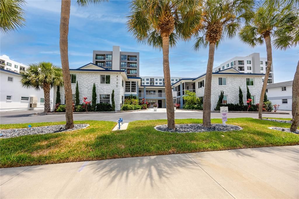 For Rent: $1,800 (2 beds, 1 baths, 845 Square Feet)