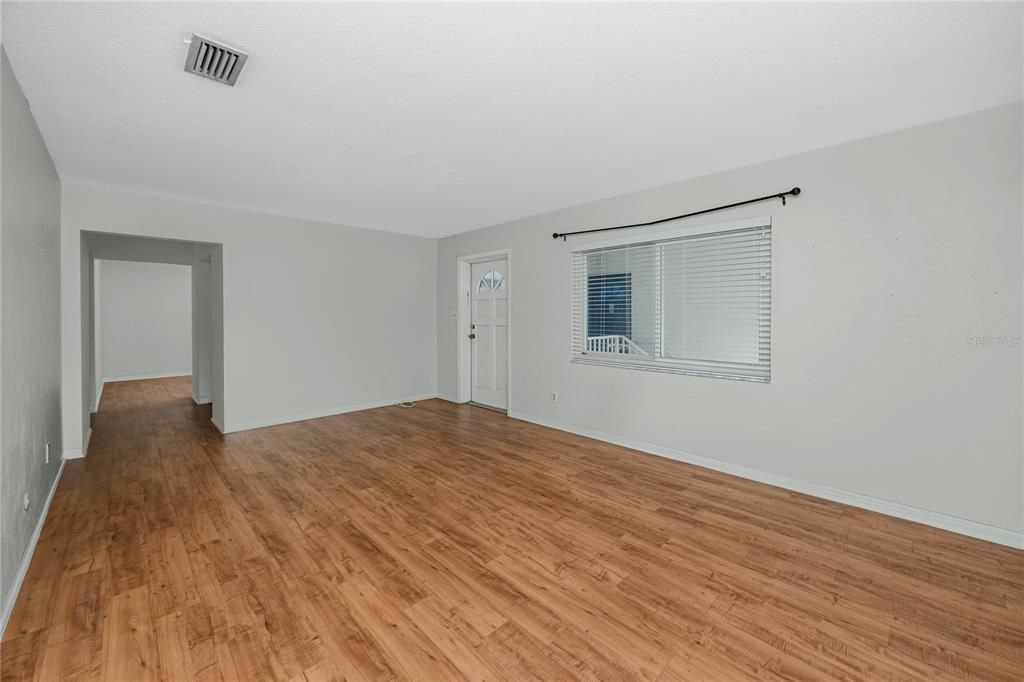 For Rent: $1,800 (2 beds, 1 baths, 845 Square Feet)