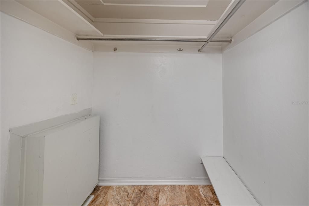 For Rent: $1,800 (2 beds, 1 baths, 845 Square Feet)