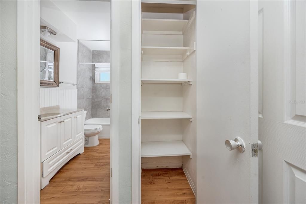 For Rent: $1,800 (2 beds, 1 baths, 845 Square Feet)