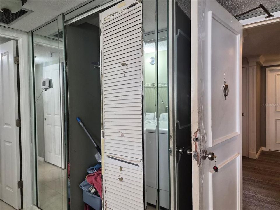 Active With Contract: $400,000 (2 beds, 2 baths, 1476 Square Feet)