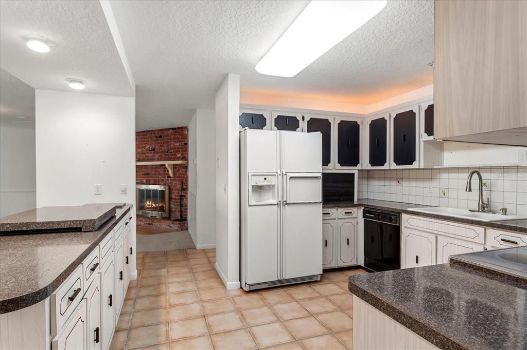 For Sale: $524,900 (4 beds, 2 baths, 2803 Square Feet)