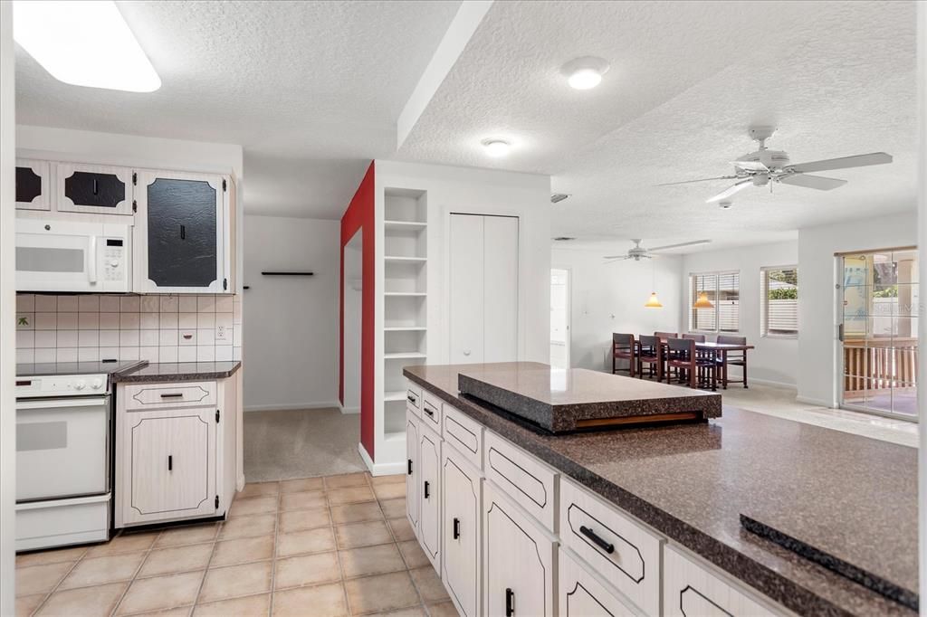 For Sale: $524,900 (4 beds, 2 baths, 2803 Square Feet)