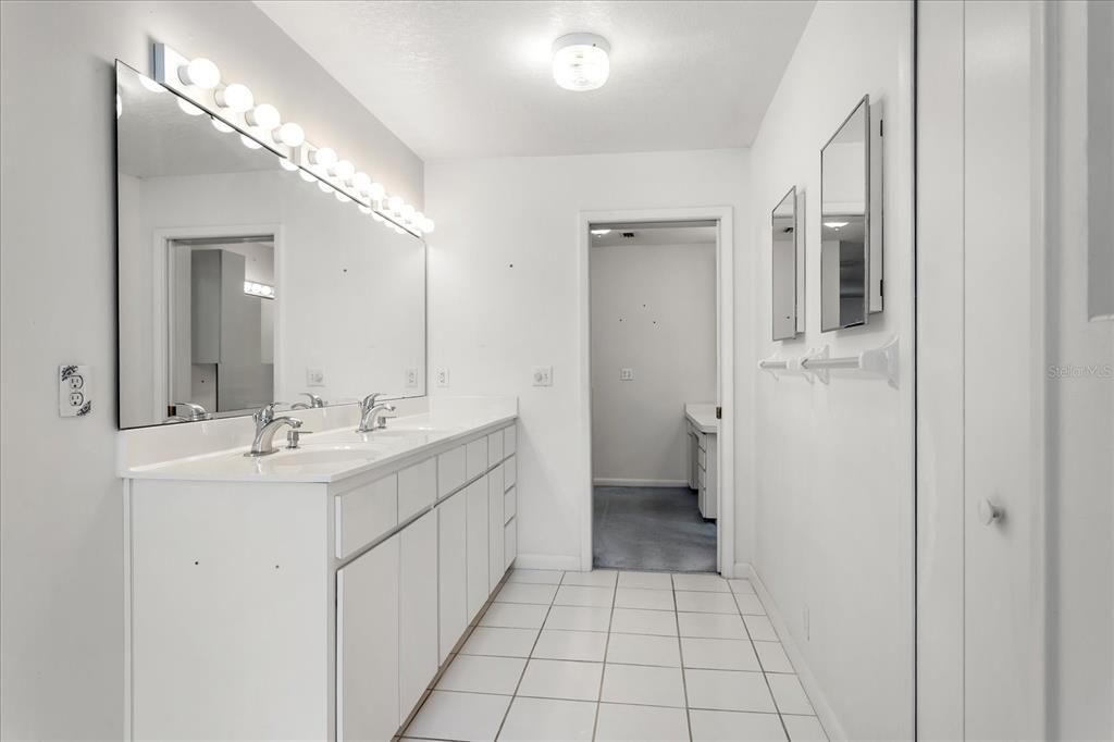 For Sale: $524,900 (4 beds, 2 baths, 2803 Square Feet)
