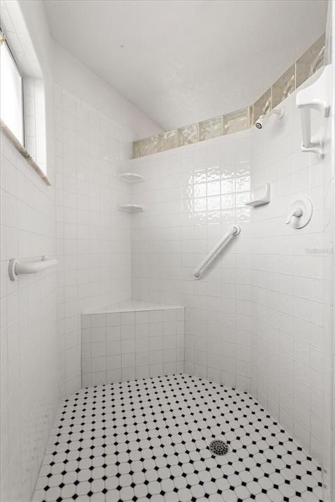 For Sale: $524,900 (4 beds, 2 baths, 2803 Square Feet)