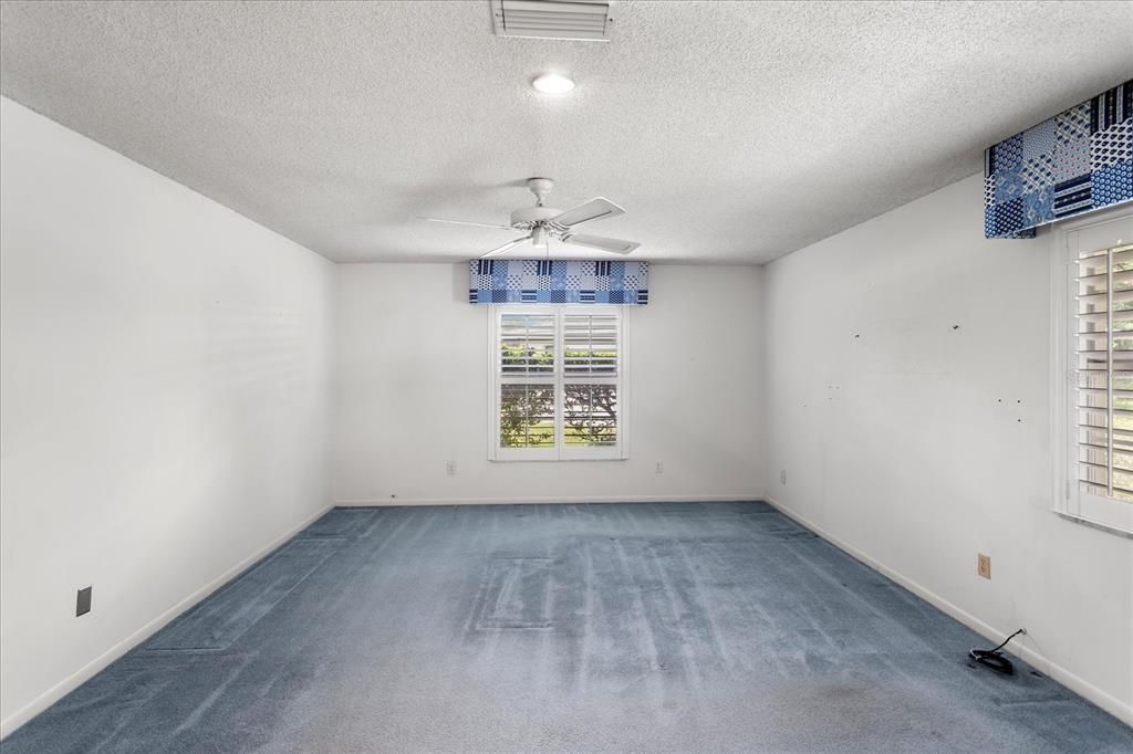 For Sale: $524,900 (4 beds, 2 baths, 2803 Square Feet)