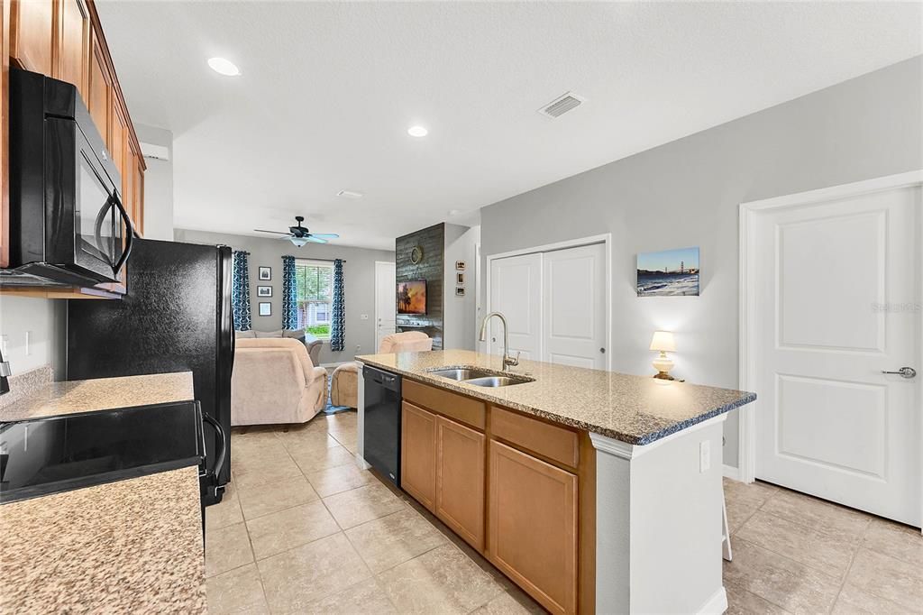 Active With Contract: $2,600 (2 beds, 2 baths, 1752 Square Feet)
