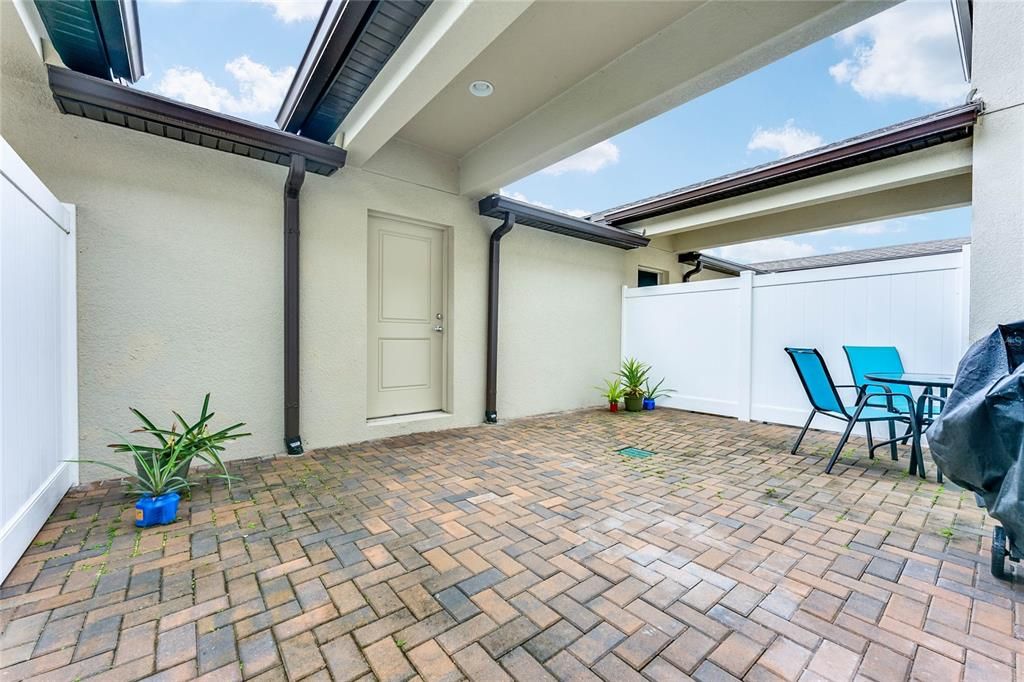 Active With Contract: $2,600 (2 beds, 2 baths, 1752 Square Feet)