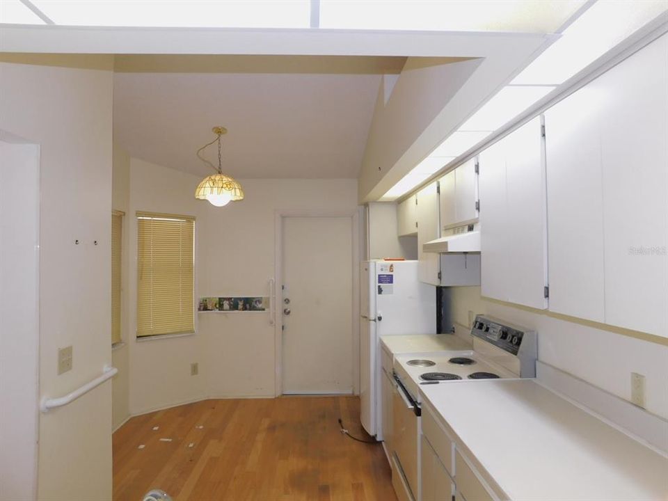 На продажу: $298,500 (2 спален, 2 ванн, 1069 Квадратных фут)