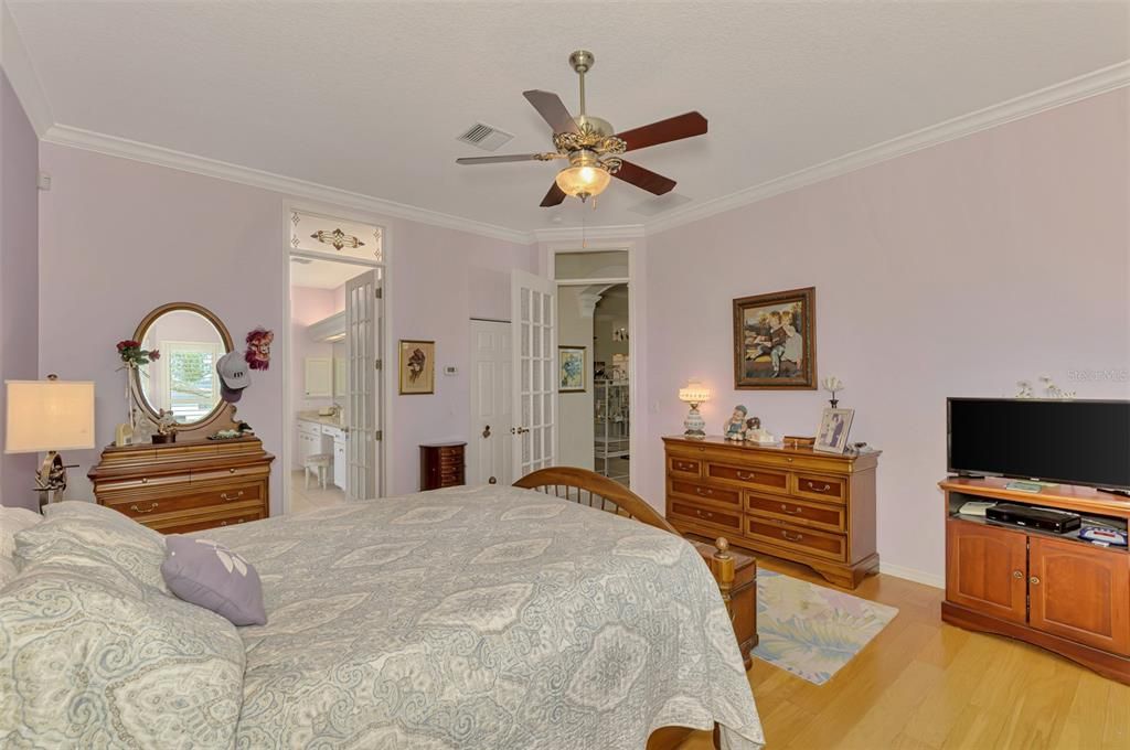 For Sale: $575,000 (2 beds, 2 baths, 2100 Square Feet)