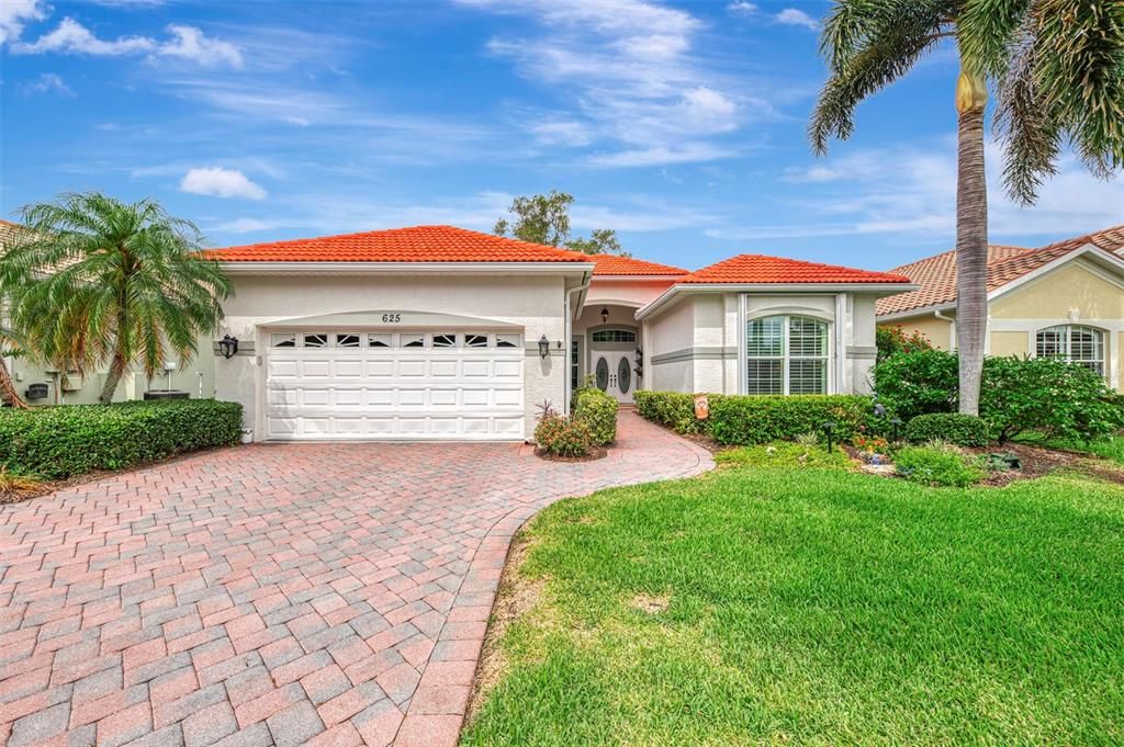 For Sale: $575,000 (2 beds, 2 baths, 2100 Square Feet)